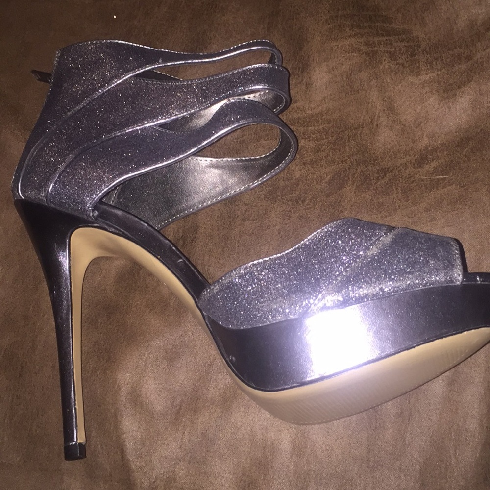 Silver Glitter Ankle-Wrap Heels💟.
